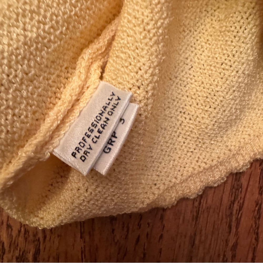ST. JOHN Knit Vintage Y2K Crop light yellow Sweater Tank Top, size medium - Picture 4 of 9